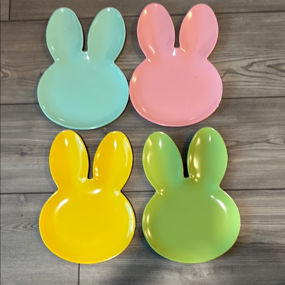 Colorful Bunny-Shaped Dinnerware Set